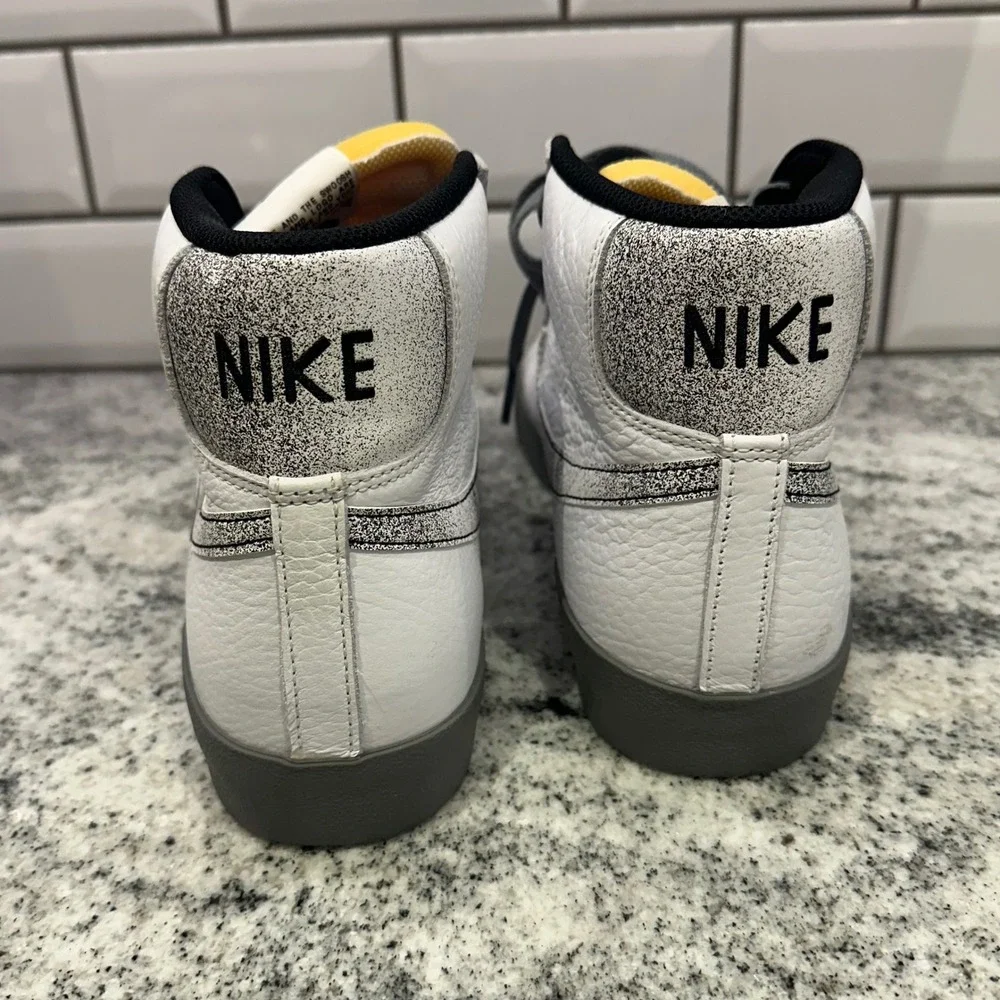 Nike Blazer Mid Classics Mens Size 10 White Grey‎ Hip-Hop Swoosh Sneakers DV7194